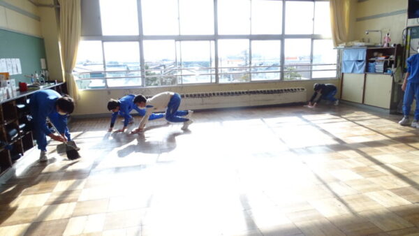 教室ワックスがけ掃除